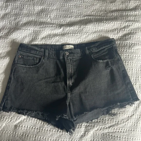 Abercrombie & Fitch Black High-Rise Shorts - Picture 2 of 3